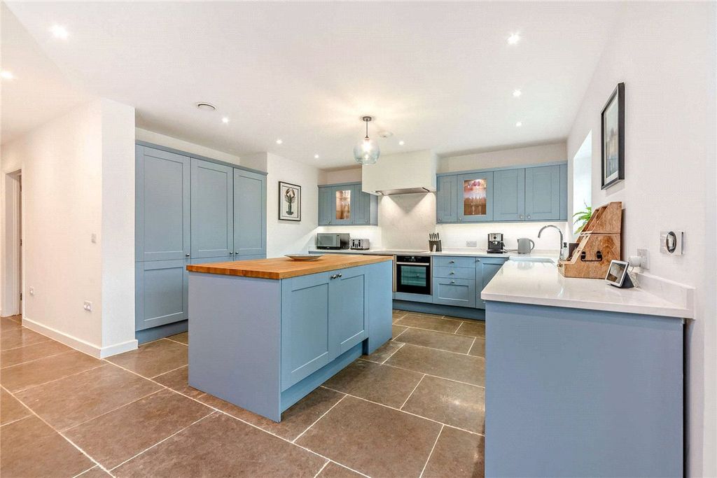Property photo 3 of 27 Picture No. 10