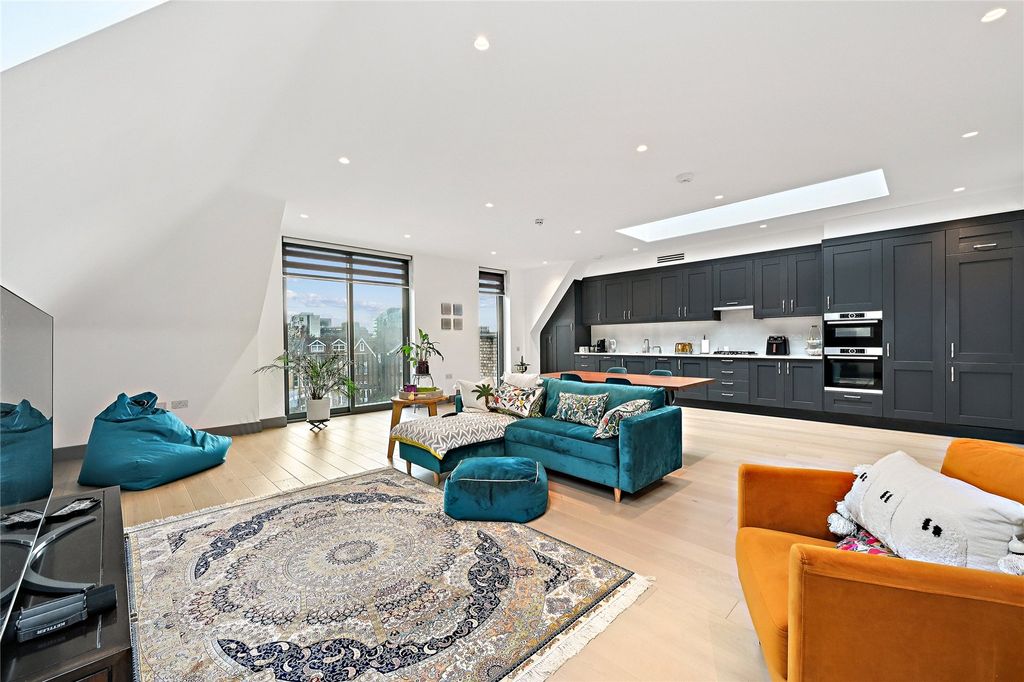 Property photo 3 of 12 Reception