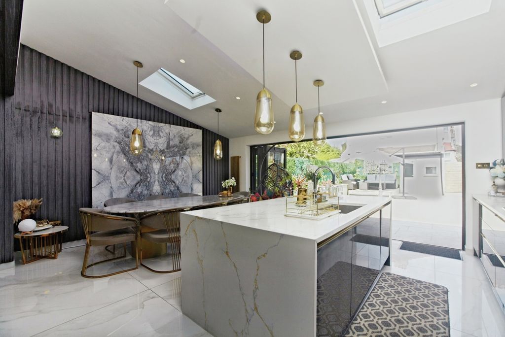 Property photo 1 of 29 Pbox-Img.Jpg