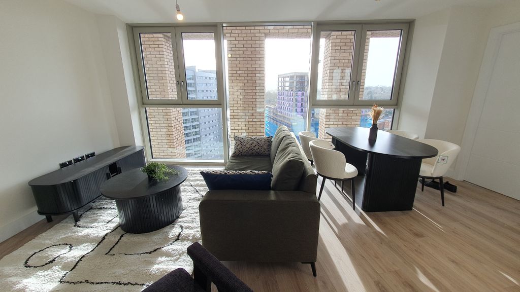 Property photo 2 of 25