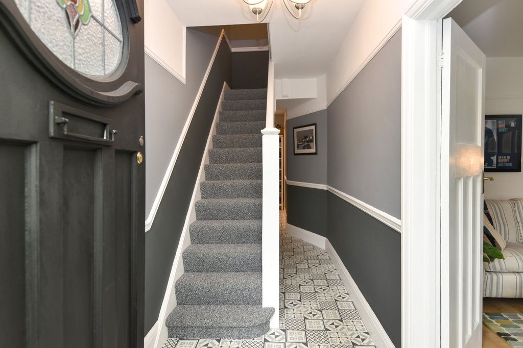 Property photo 3 of 37 Picture No. 11