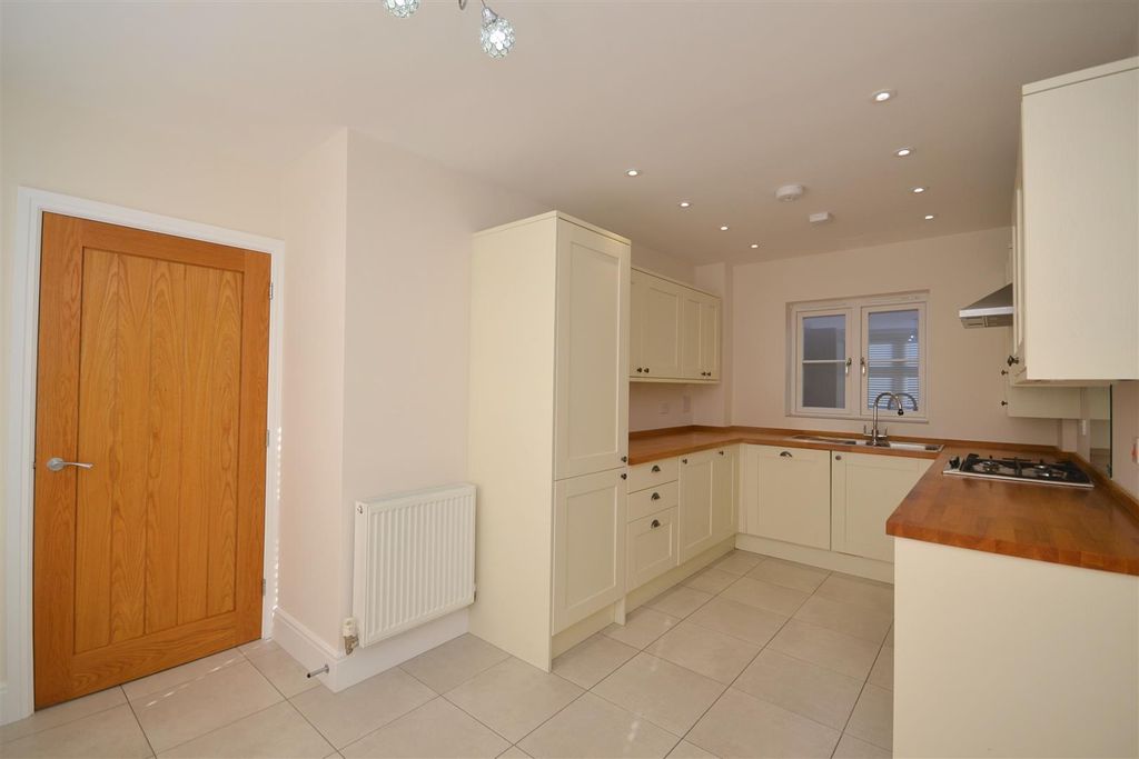 Property photo 2 of 13 10 (60).Png