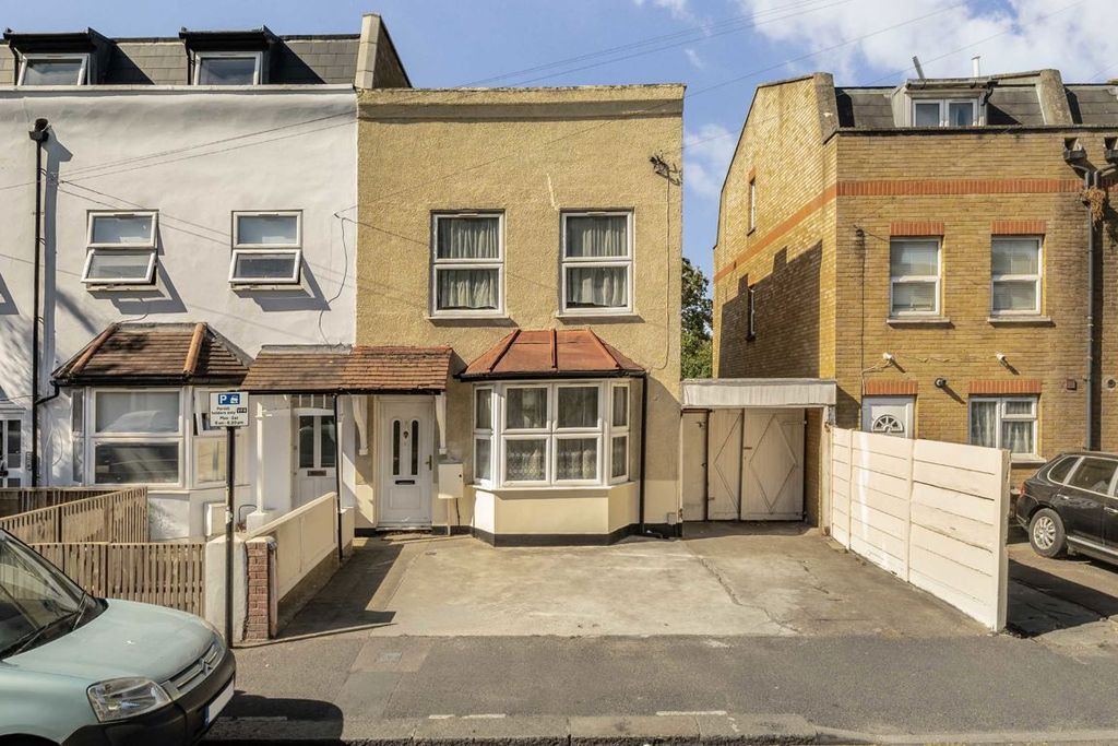 Property photo 1 of 10