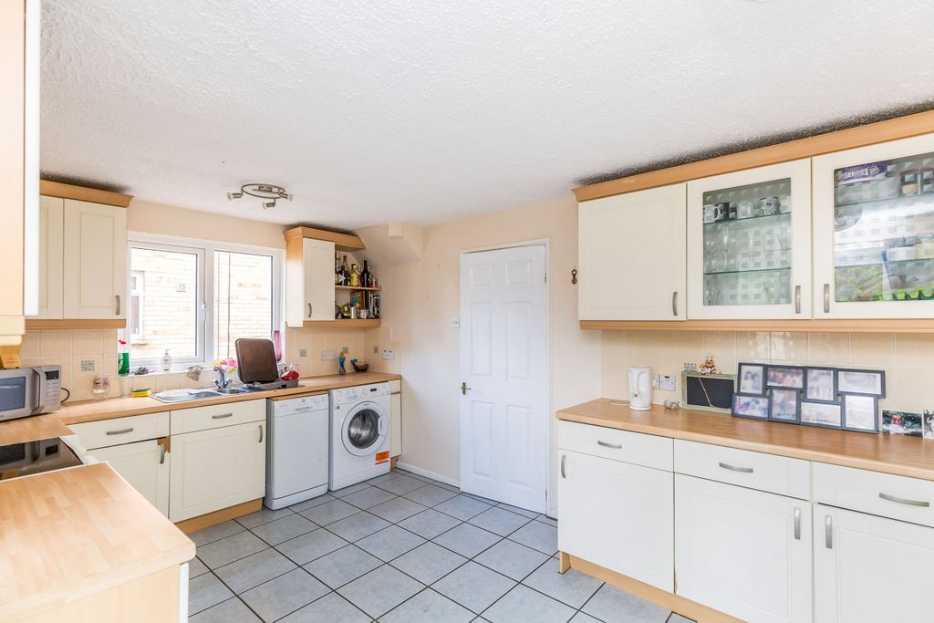 Property photo 2 of 10 Kitchen