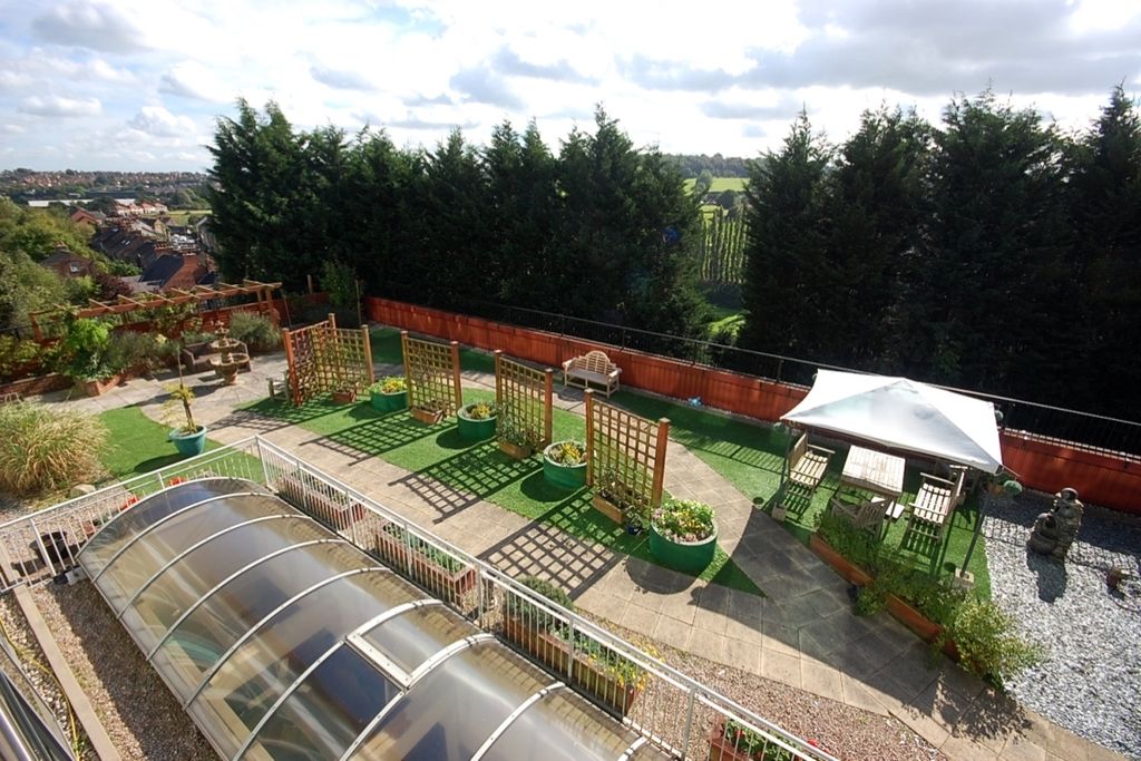 Property photo 1 of 9 Outside