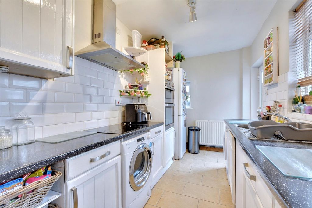 Property photo 3 of 17 Kitchen