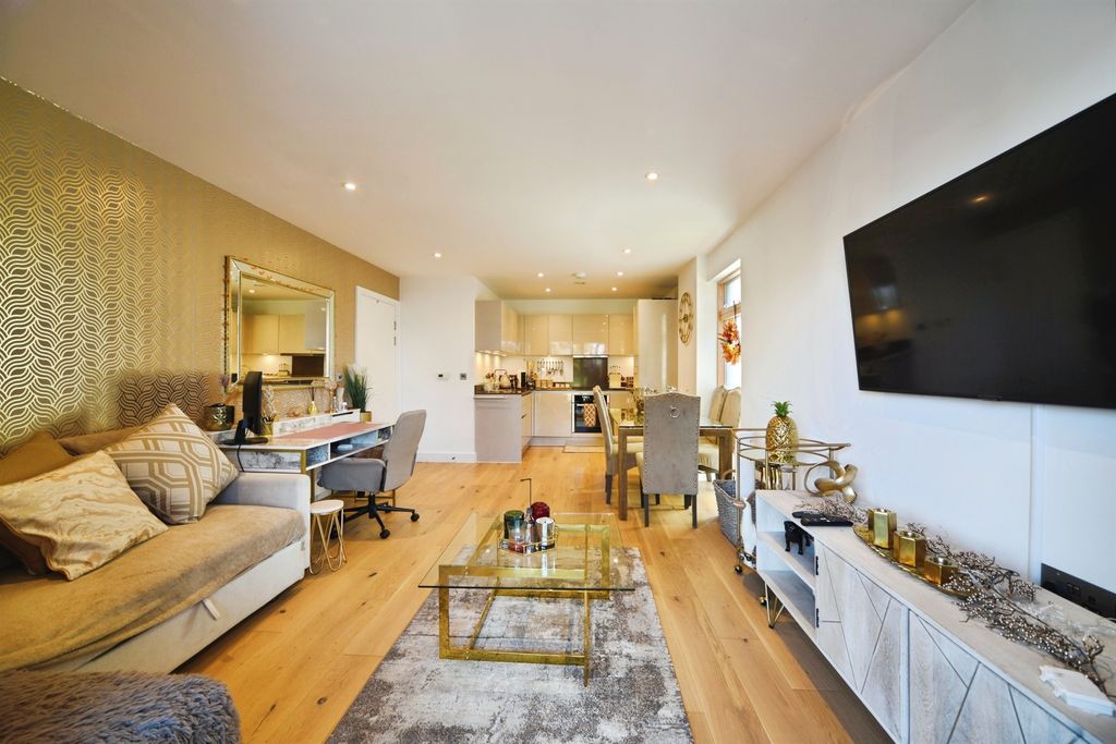 Property photo 3 of 13