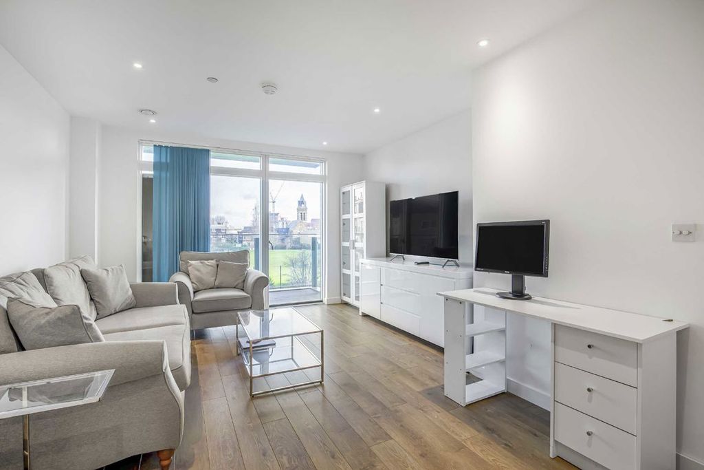 Property photo 2 of 8