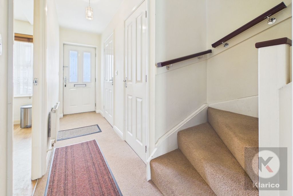 Property photo 2 of 19 Hallway
