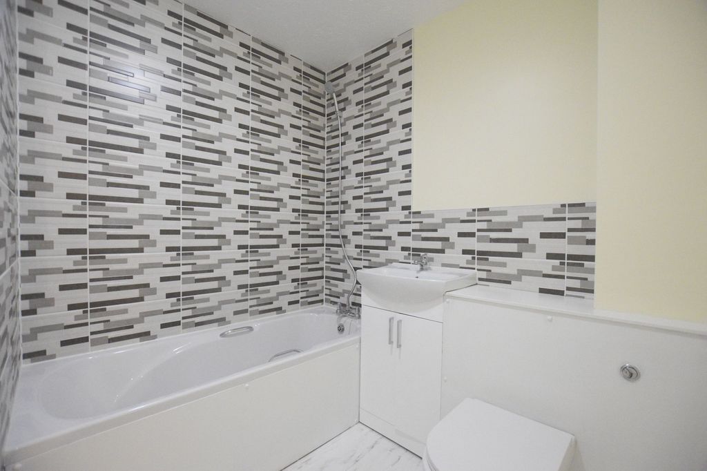 Property photo 2 of 25