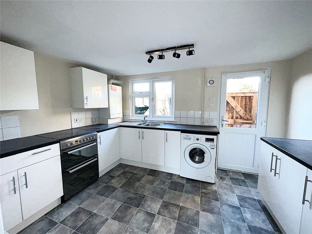 Property photo 2 of 9 Kitchen