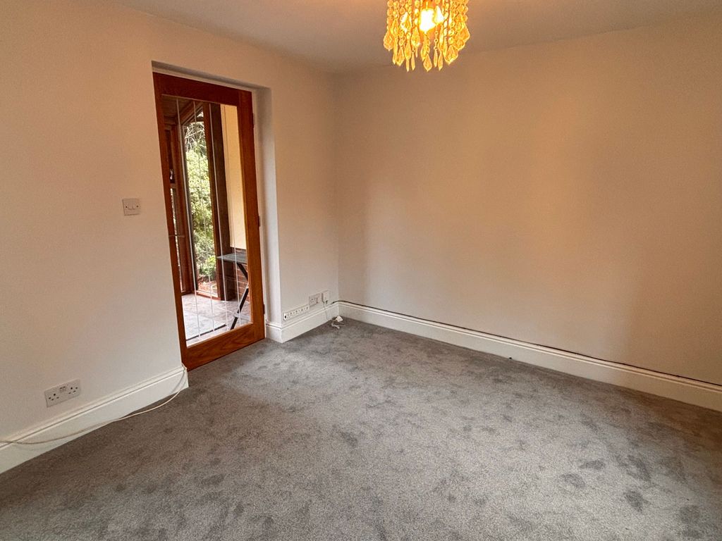 Property photo 3 of 11 Lounge