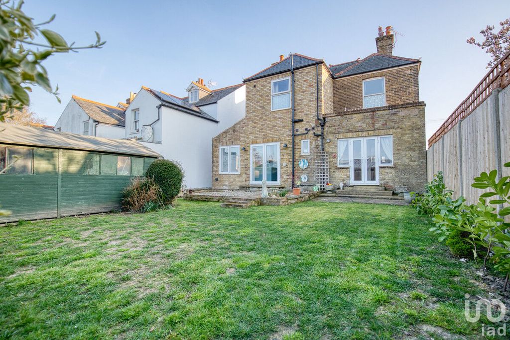 Property photo 1 of 28