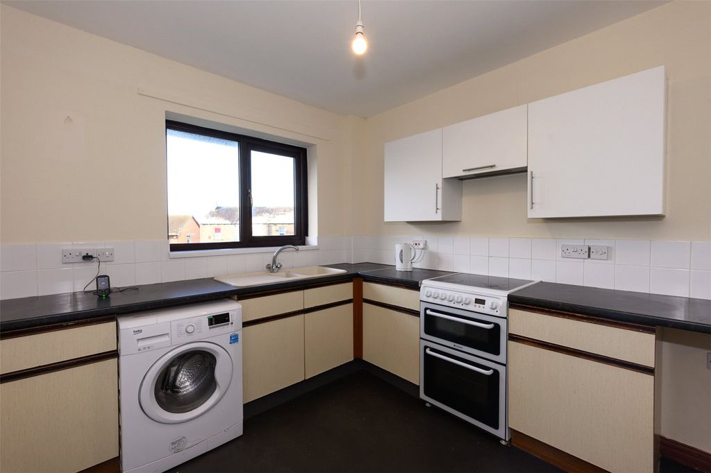 Property photo 2 of 8 Kitchen