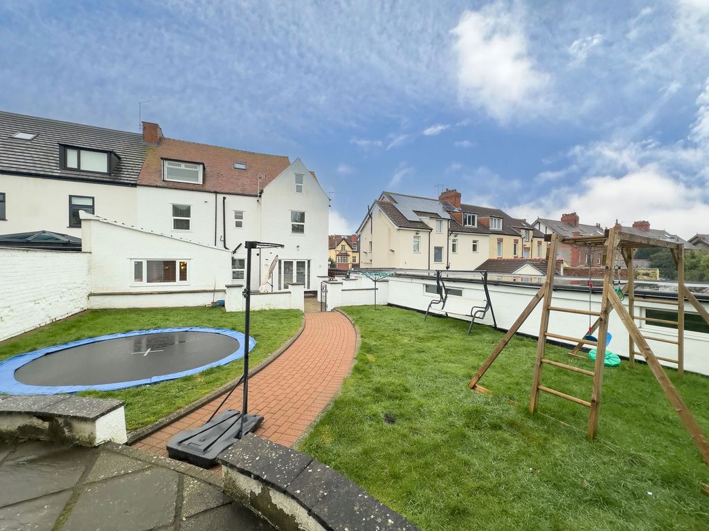 Property photo 2 of 37