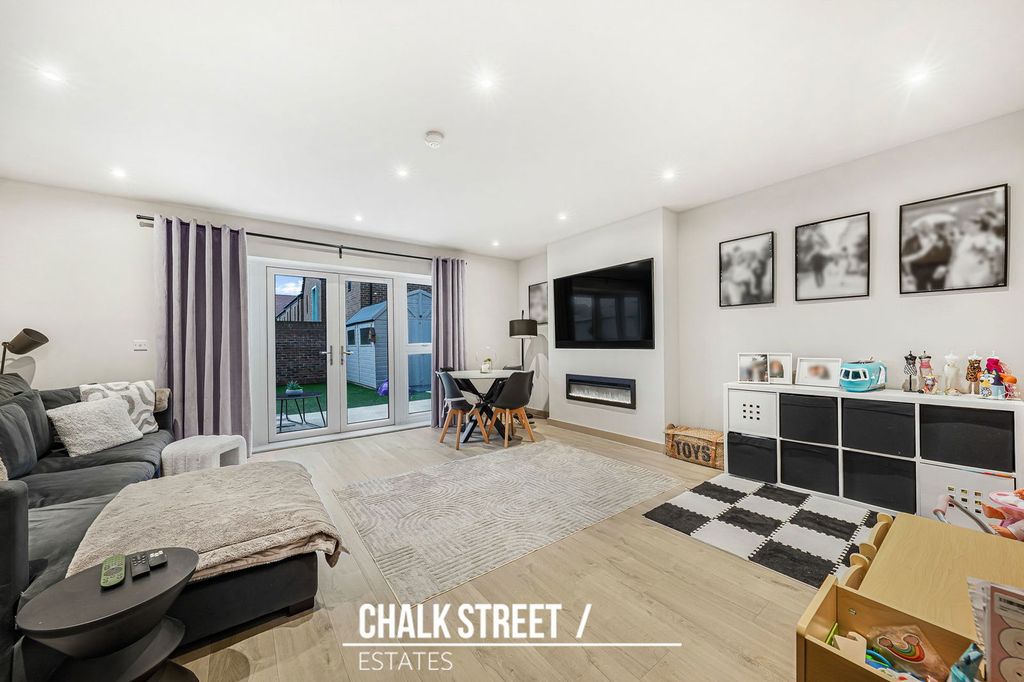 Property photo 2 of 21