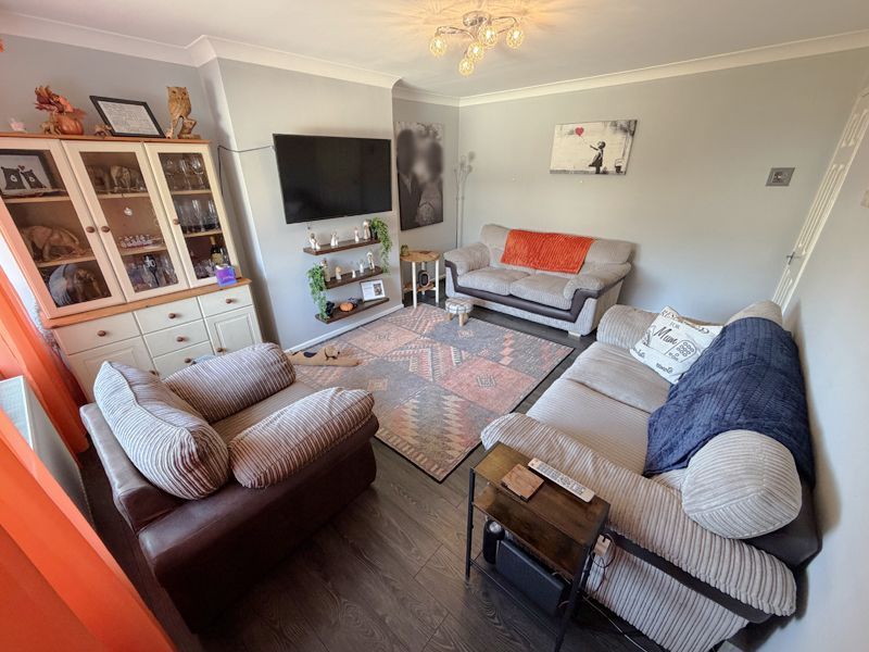 Property photo 3 of 25 Lounge