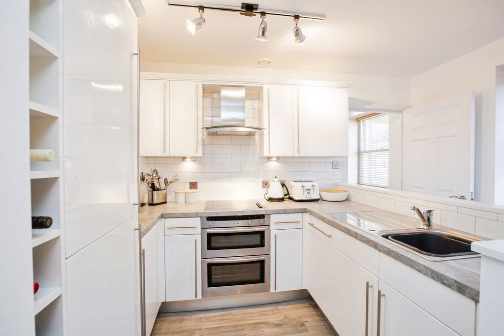 Additional image 8 of 2 bed flat for saleCharlotte Close, Halifax HX1