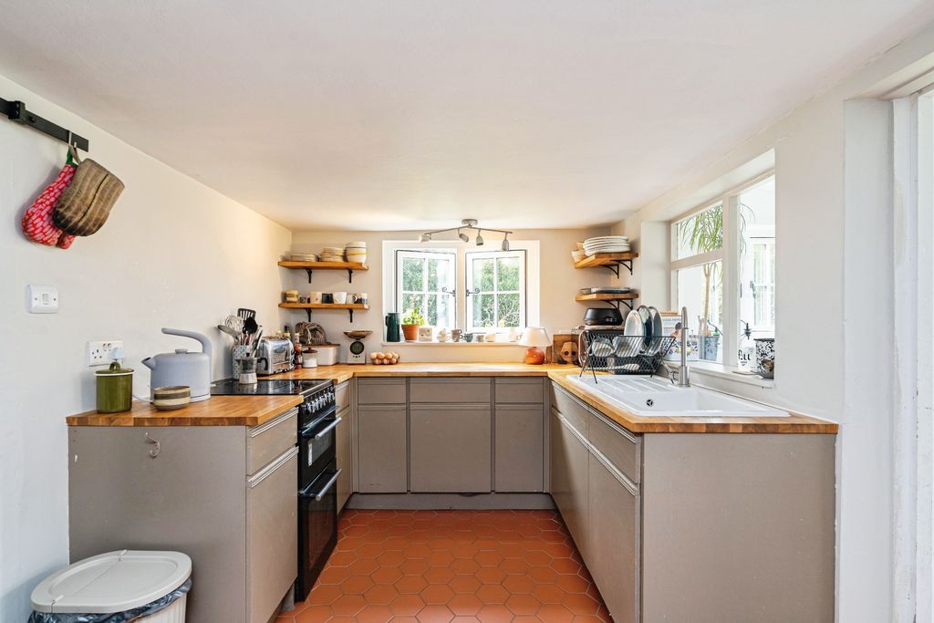 Property photo 3 of 25 Kitchen