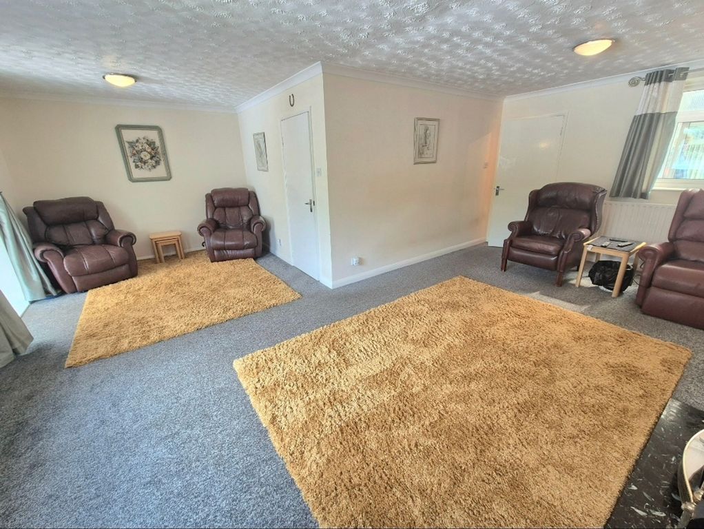 Property photo 2 of 21 Lounge