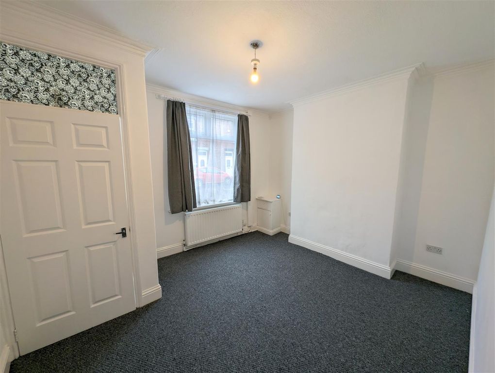 Property photo 2 of 8 Lounge