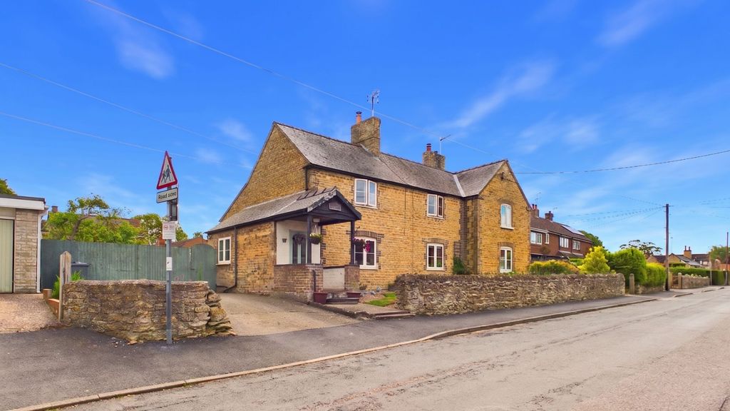 Property photo 2 of 18