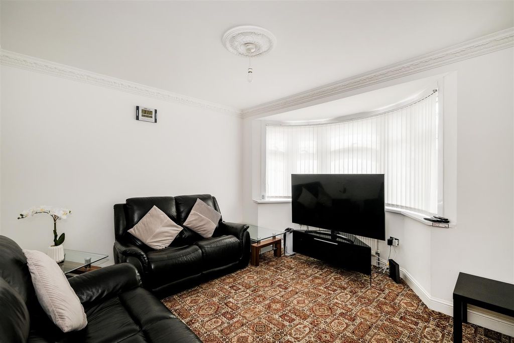 Property photo 3 of 27 74 Tower Hamlets Road-1.Jpg