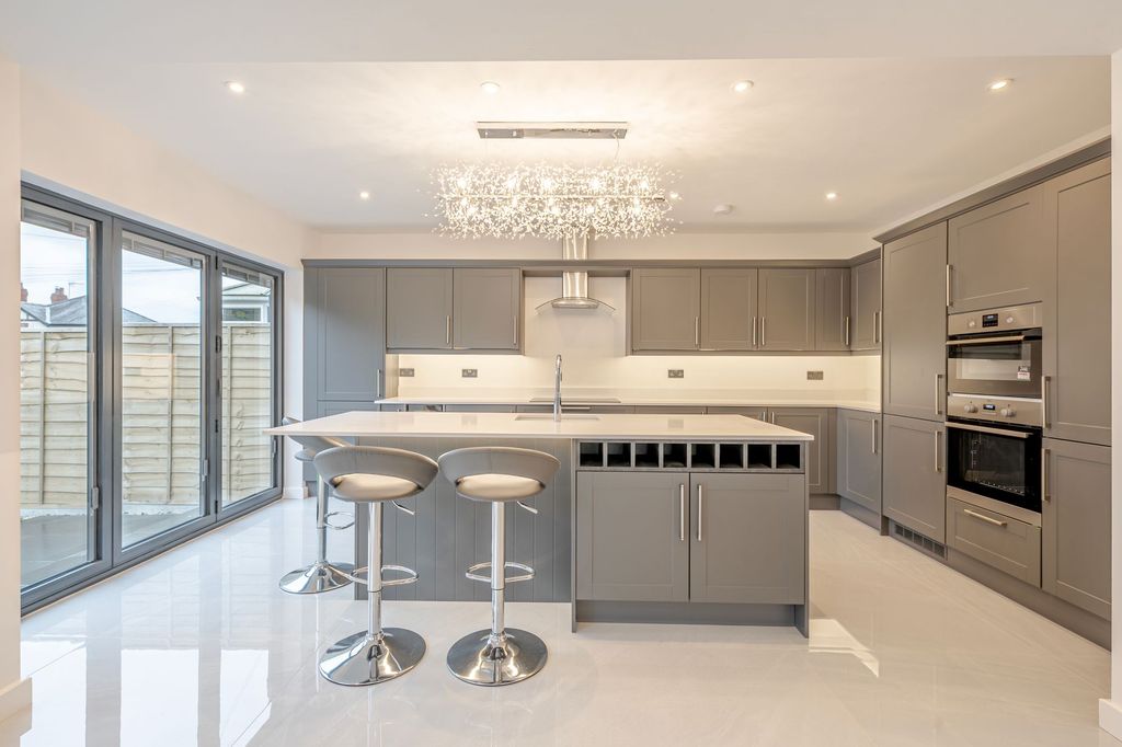 Property photo 2 of 38