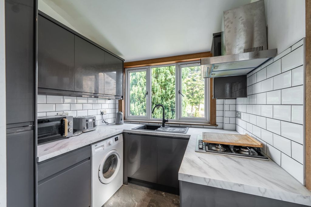 Property photo 3 of 26