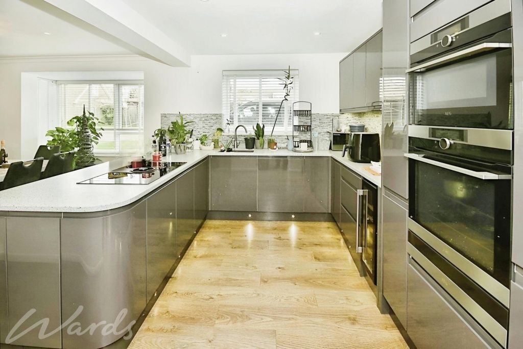 Property photo 2 of 12 Beech Kitchen