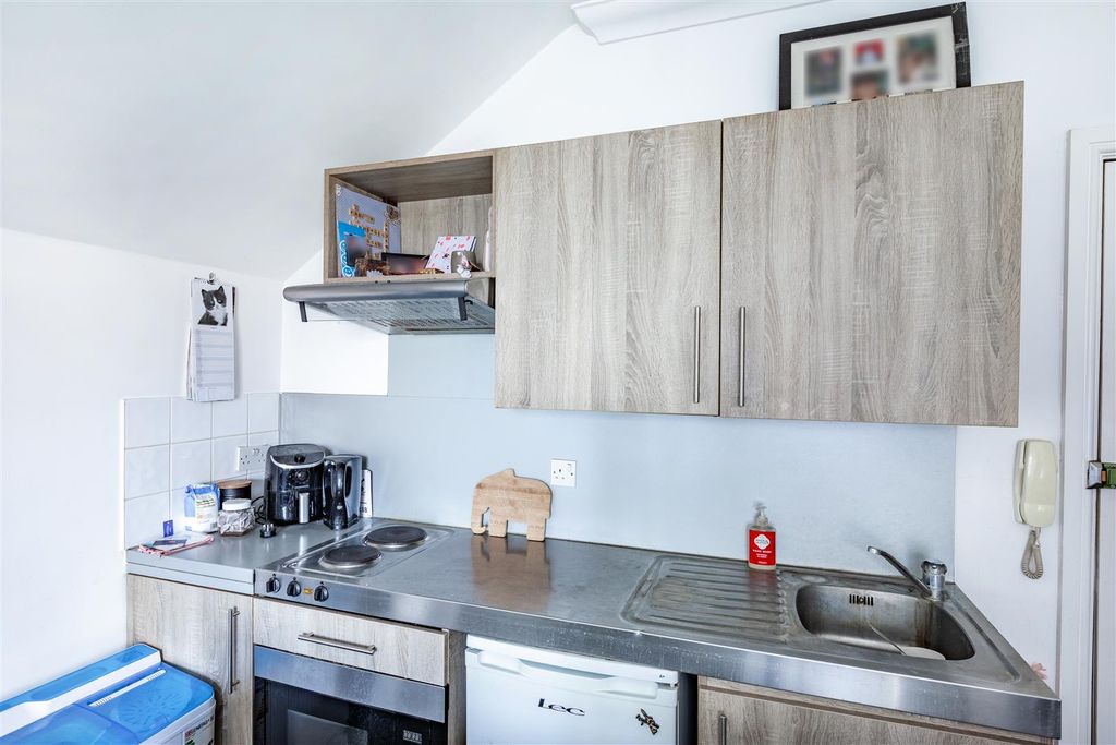 Property photo 3 of 10 Kitchen Area