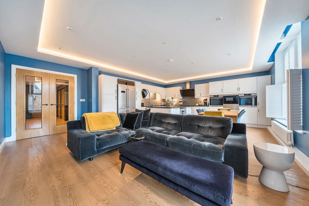 Property photo 2 of 22