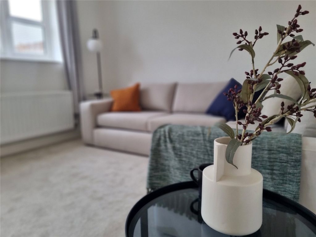 Property photo 3 of 16 Lounge