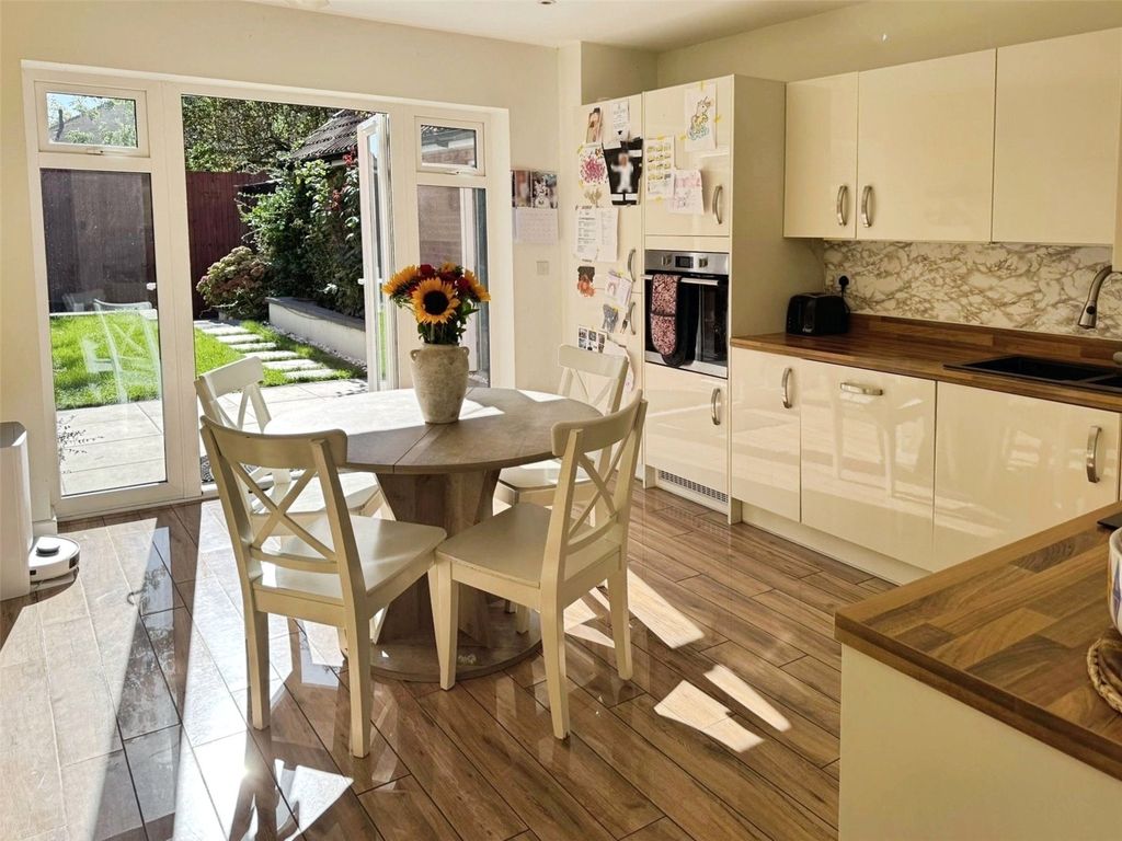 Property photo 2 of 15 Picture No. 04