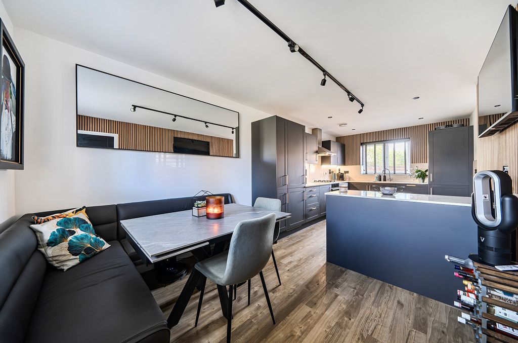 Property photo 3 of 24 1530402-21-6Ac8d1...