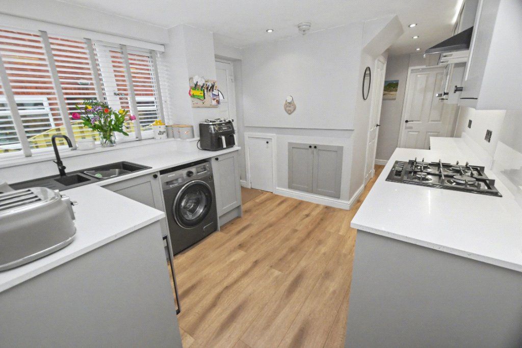 Property photo 3 of 19 Kitchen