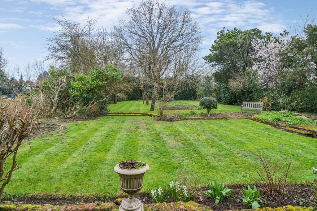 Property photo 3 of 22 Garden (2)