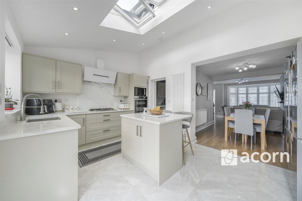 Property photo 2 of 20 Kitchen