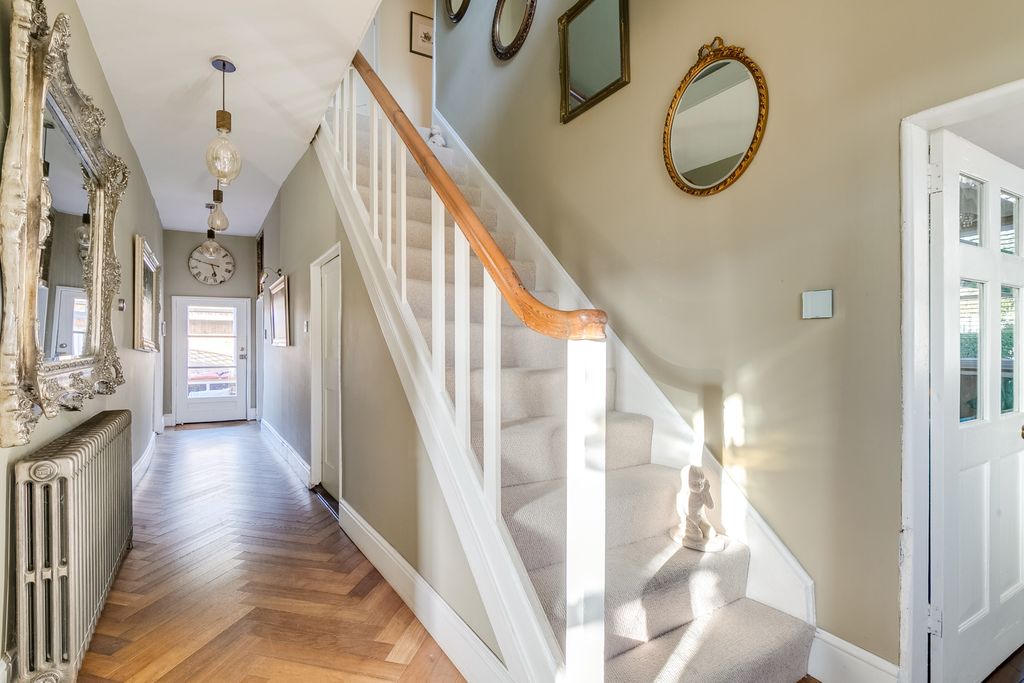 Property photo 2 of 22