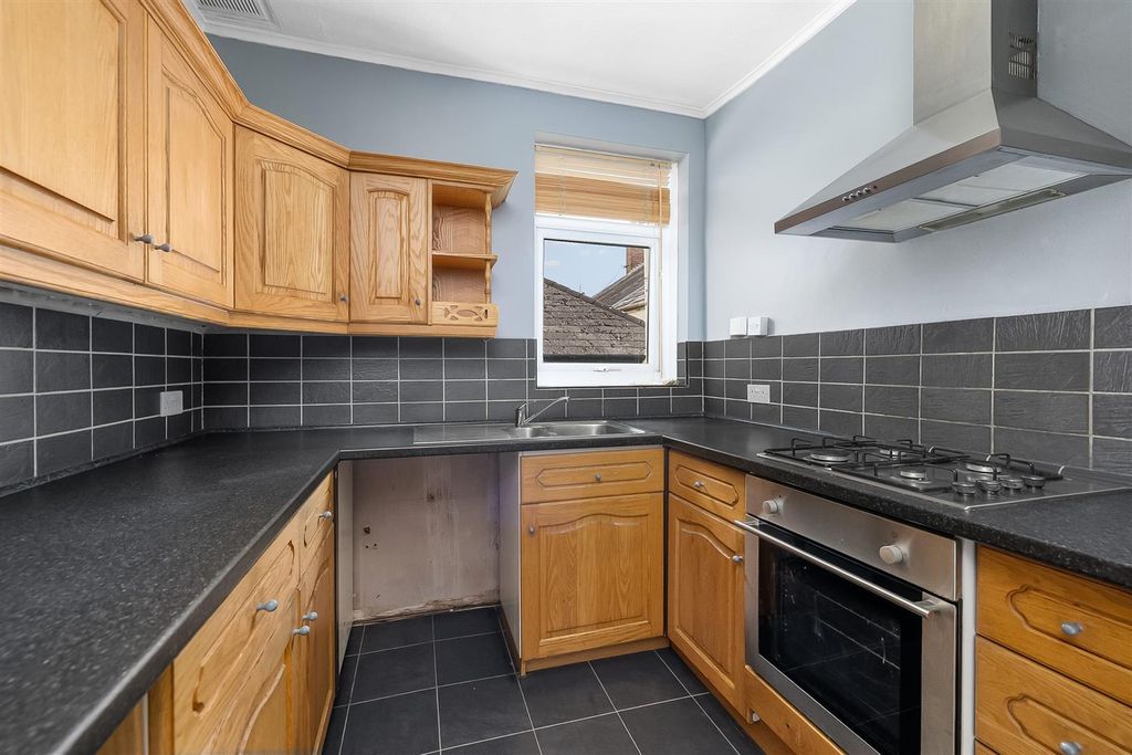 Property photo 3 of 12 Kitchen