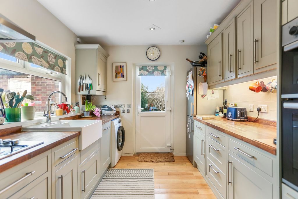 Property photo 3 of 25