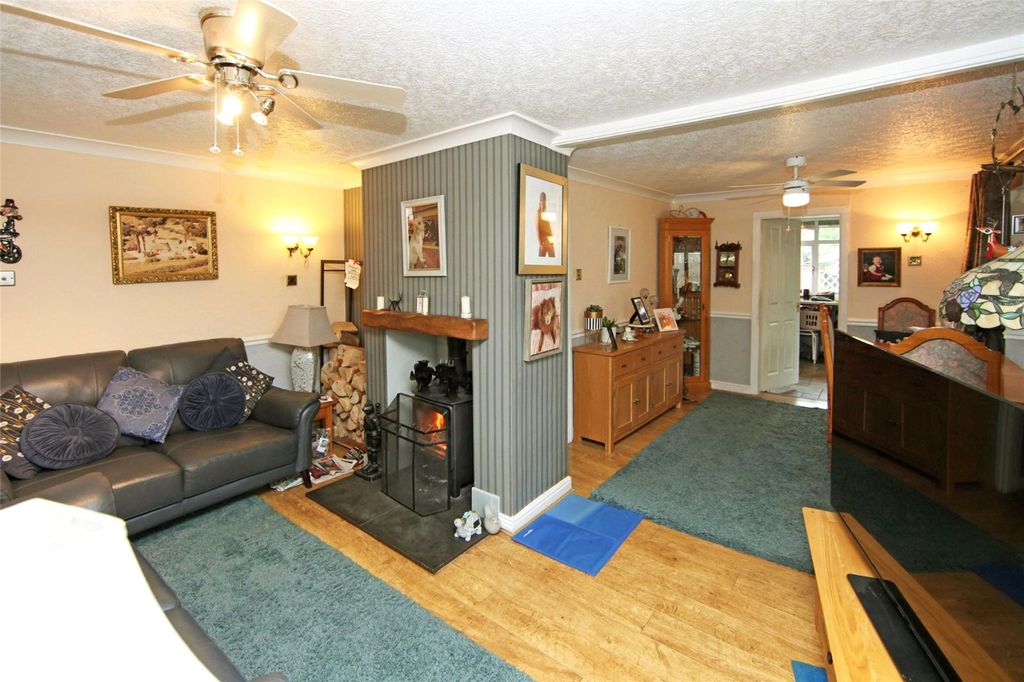 Property photo 2 of 28 Picture No. 14