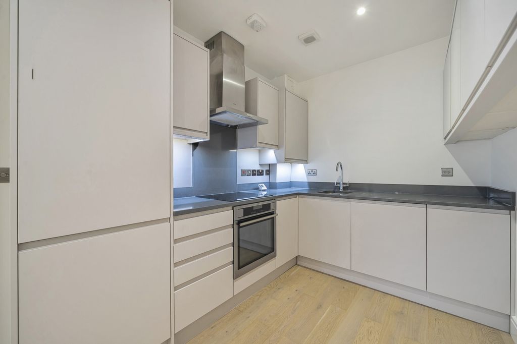 Property photo 1 of 11 Kitchen