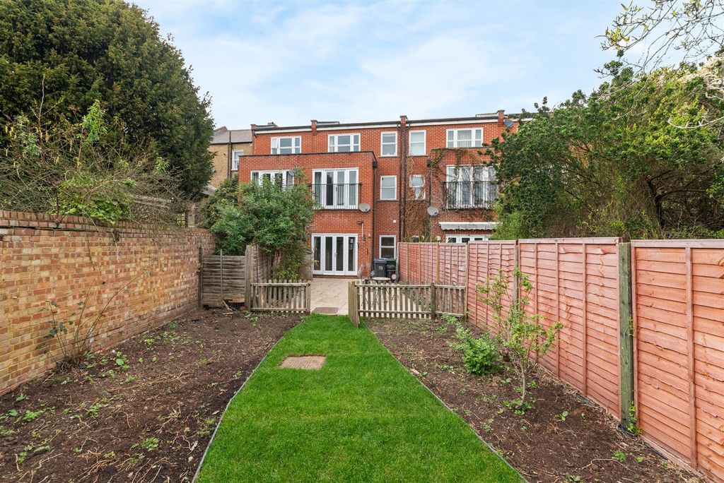 Property photo 3 of 20 Garden