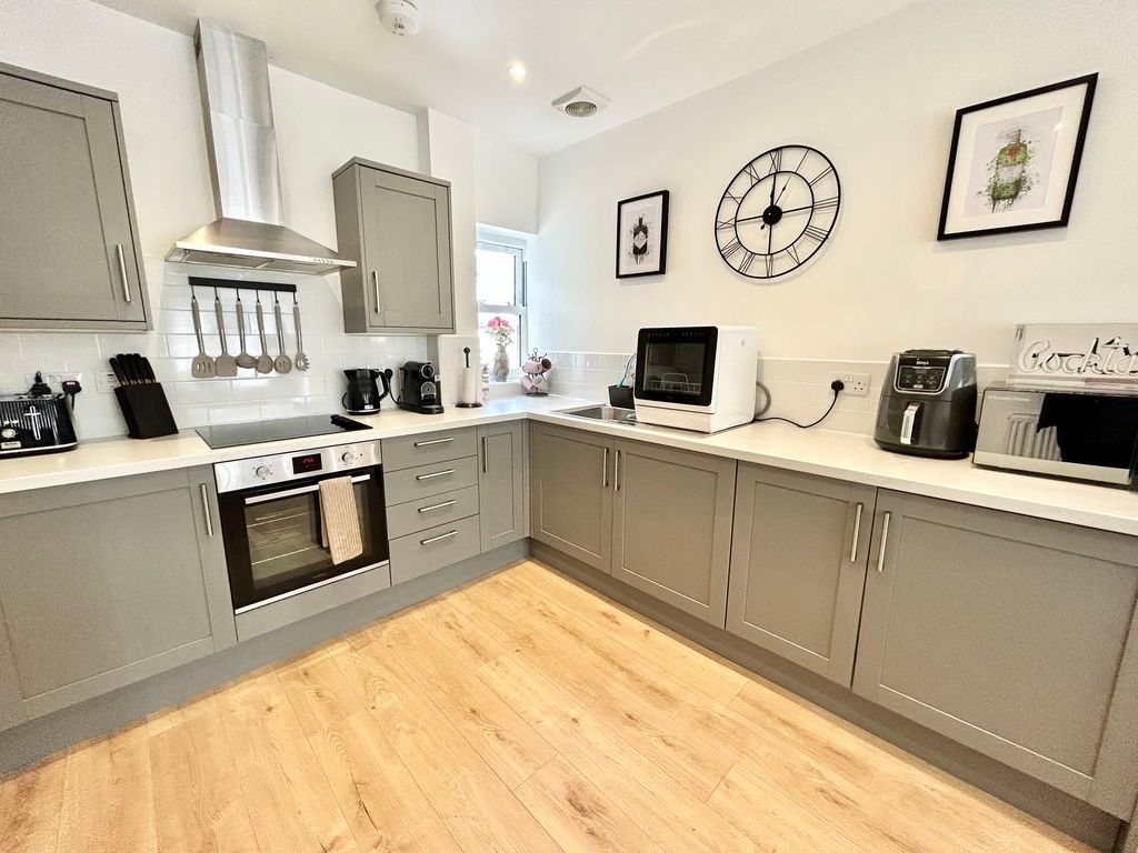 Property photo 2 of 15 Kitchen