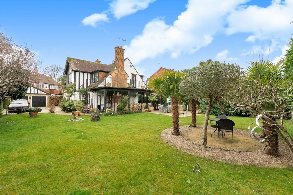 Property photo 1 of 31