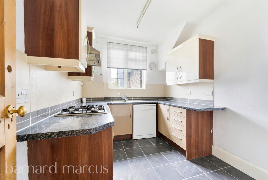 Property photo 2 of 8 Kitchen