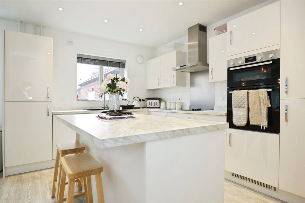 Property photo 2 of 17 Picture No. 18