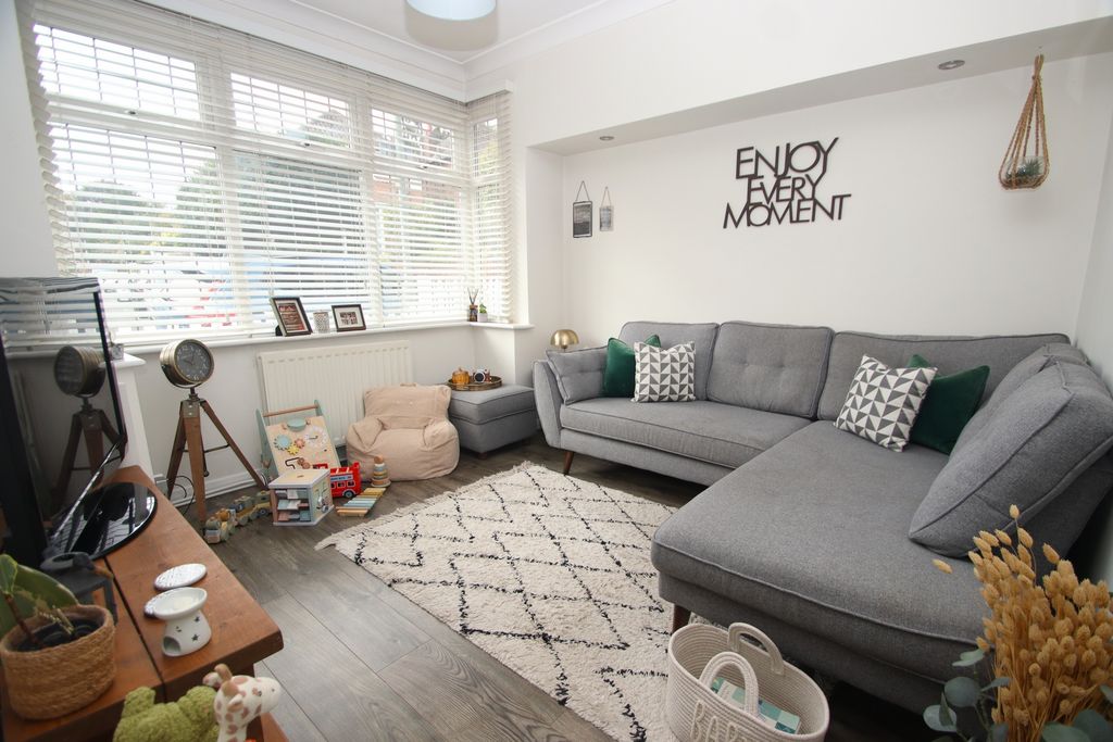 Property photo 1 of 15 Photo 5