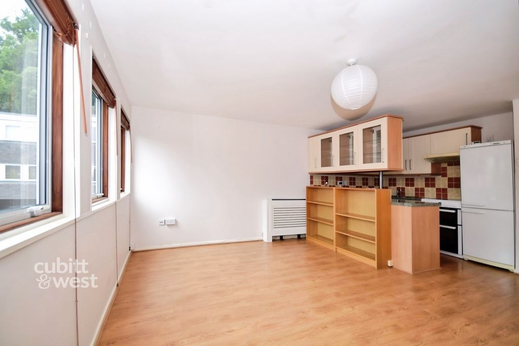 Property photo 2 of 7 4Ba4Fae9-Live